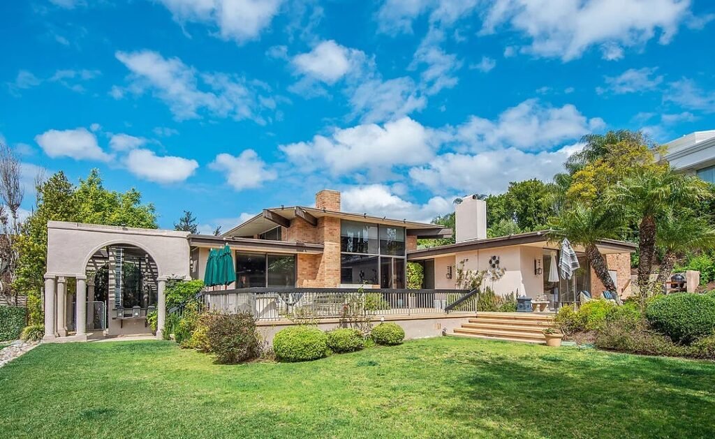 The Pinnacle Estate